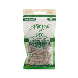 PURIZE® XTRA Slim Size Organic – 50 Stück: Dein nachhaltiges Filtererlebnis Die PURIZE® XTRA Slim Size Organic Filter im 50er-Pack sind die perfekte Wahl für umweltbewusste Genießer, die Wert auf natürliche Materialien und eine effektive Filterleistung legen. Diese Filter vereinen die bewährte PURIZE® Qualität mit einem starken Fokus auf Nachhaltigkeit und Natürlichkeit. Hauptmerkmale: 100% Organische Kappen: Das Besondere an der Organic-Linie sind die vollständig biologisch abbaubaren Kappen, die anstelle der üblichen Keramikkappen verwendet werden. Sie bestehen aus einem speziellen Mix von Pflanzenfasern und sind somit kompostierbar und umweltfreundlich. Aktivkohlefilterung: Im Inneren jedes Filters befindet sich hochwertige Aktivkohle aus Kokosnussschalen. Diese natürliche Aktivkohle filtert unerwünschte Nebenprodukte, Feinstaub und Schadstoffe aus dem Rauch, ohne die Wirkstoffe zu beeinträchtigen. Das Ergebnis ist ein deutlich kühlerer, milder und geschmacksintensiverer Rauch. XTRA Slim Size: Mit einem Durchmesser von ca. 5,9 mm sind diese Filter extra schlank und diskret. Sie eignen sich hervorragend für präzise gedrehte Zigaretten und Joints und sorgen für einen angenehmen, optimierten Zugwiderstand. Nachhaltige Produktion: PURIZE® legt bei der Organic-Linie besonderen Wert auf Nachhaltigkeit, von den Materialien bis zur Produktion. Die Filter werden unter fairen Bedingungen in Deutschland hergestellt. 50er-Pack: Diese praktische Packungsgröße bietet eine gute Vorratsmenge für den regelmäßigen Gebrauch und ist ideal, wenn du dich von den Vorteilen der Organic-Filter überzeugen möchtest. Vorteile im Überblick: Besonders umweltfreundlich durch biologisch abbaubare Kappen. Milder und kühler Rauch dank hochwirksamer Aktivkohle aus Kokosnussschalen. Reduzierung von Schadstoffen und Verbesserung des Geschmacks. XTRA Slim Format für eine schlanke Bauweise. Nachhaltig und fair in Deutschland produziert. Praktischer 50er-Pack für regelmäßigen Genuss. Die PURIZE® XTRA Slim Size Organic Filter sind die ideale Wahl für alle, die ein reines und bewusstes Raucherlebnis suchen und dabei ihren ökologischen Fußabdruck minimieren möchten.
