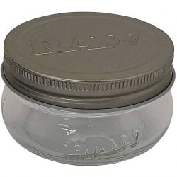Das RAW Mason Glass Jar ist eine hochwertige und zuverlässige Aufbewahrungslösung im klassischen Mason-Jar-Stil, optimiert für die Bedürfnisse von RAW-Enthusiasten.